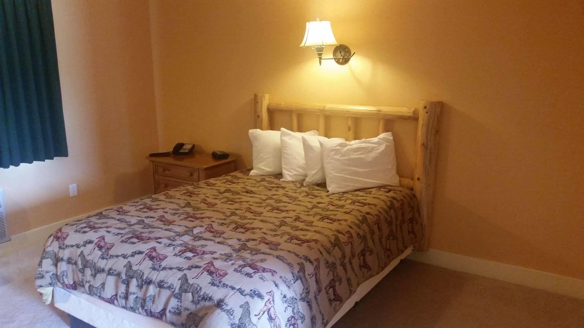 Teton Valley Motel Виктор Экстерьер фото