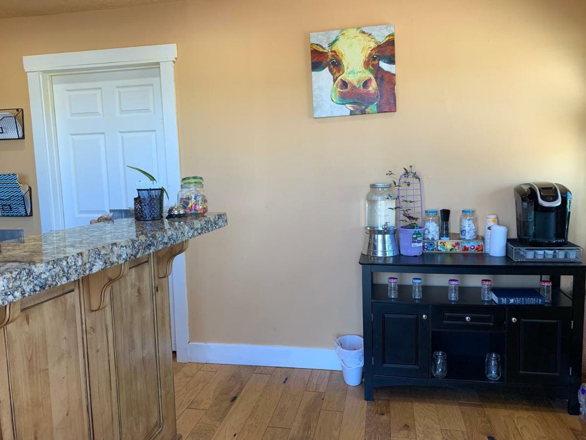 Teton Valley Motel Виктор Экстерьер фото